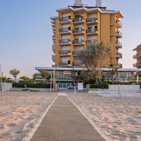 Hotel Crown Римини Экстерьер фото