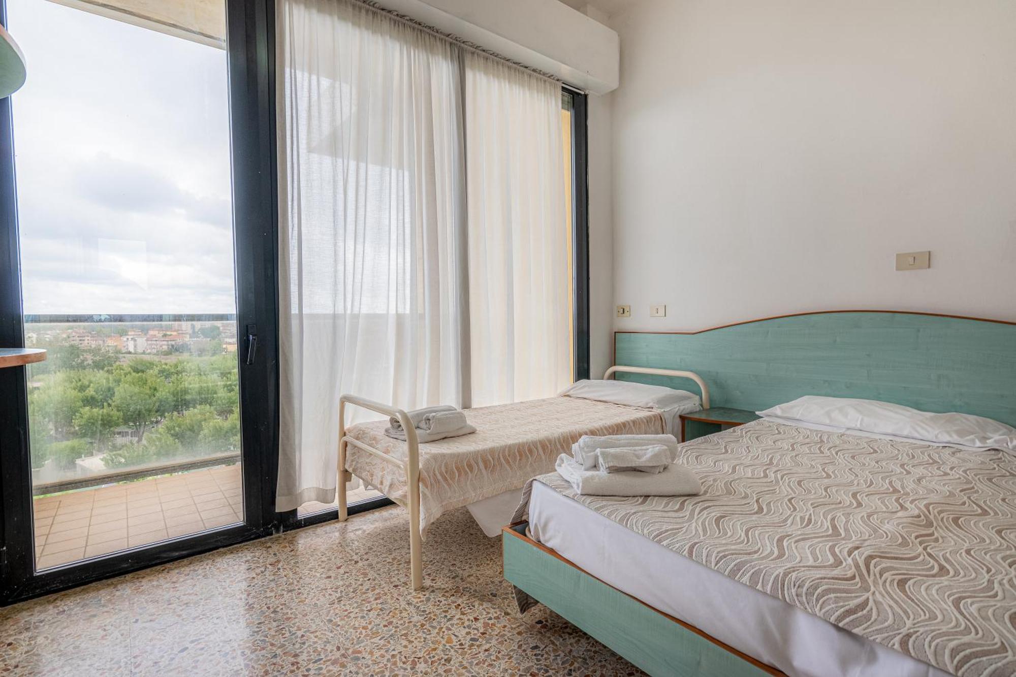 Hotel Crown Римини Экстерьер фото