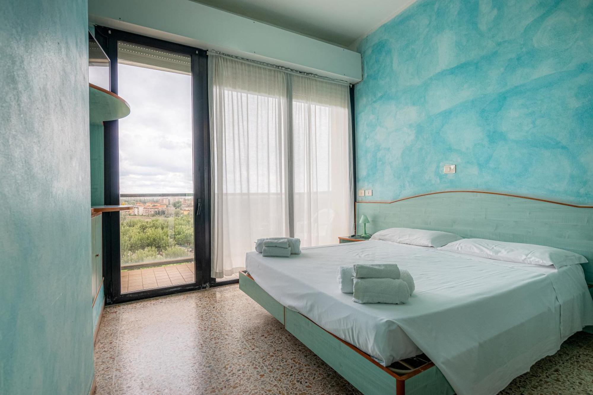 Hotel Crown Римини Экстерьер фото