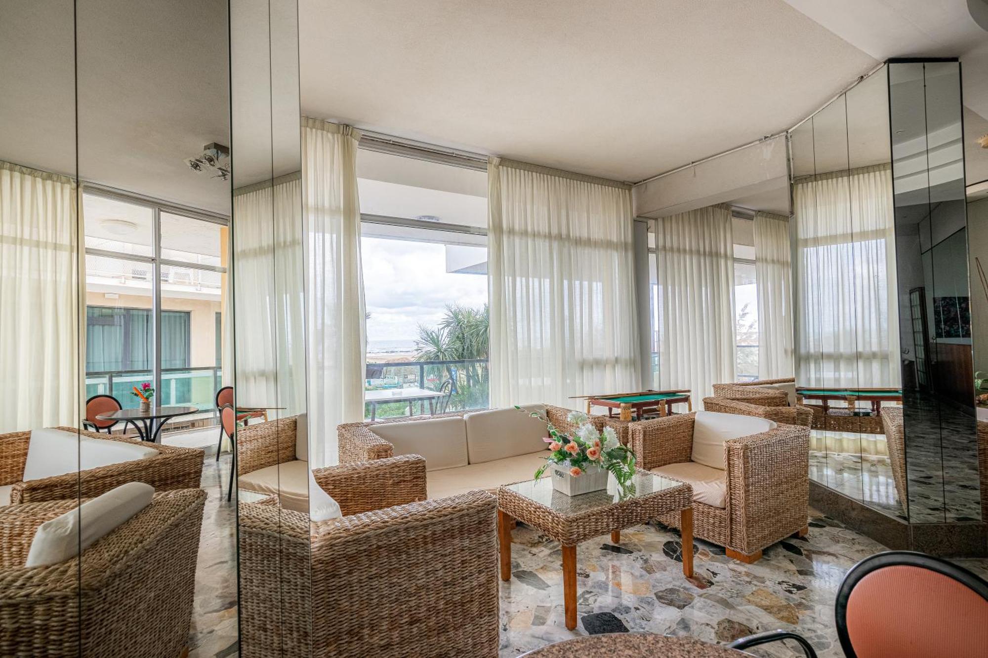 Hotel Crown Римини Экстерьер фото