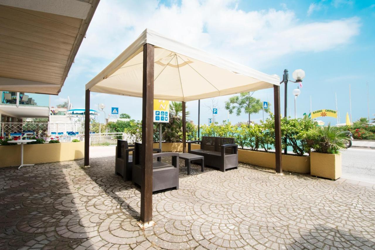 Hotel Crown Римини Экстерьер фото